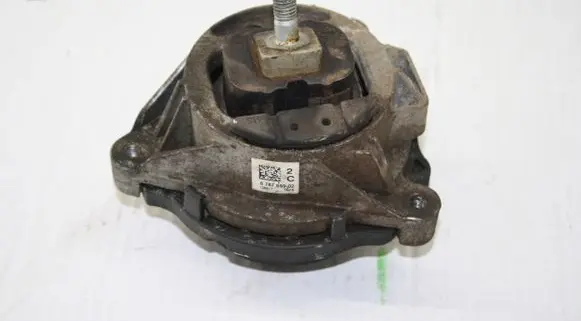 BMW 4 F32 F33 Engine mount bracket 6787659