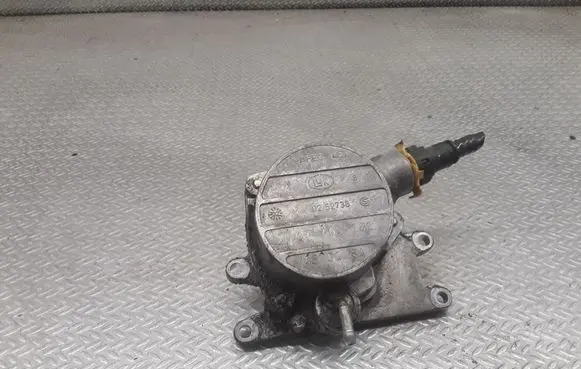 Opel Vectra C Vacuum pump 24465382