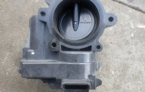 Peugeot 207 Throttle valve V860560480
