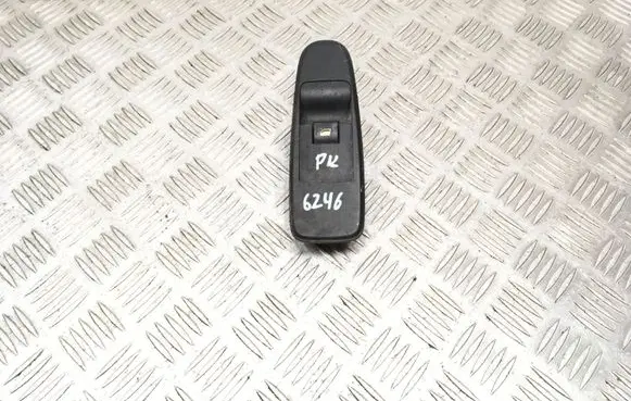 Citroen C4 I Picasso Electric window control switch 96590662XT 033211730