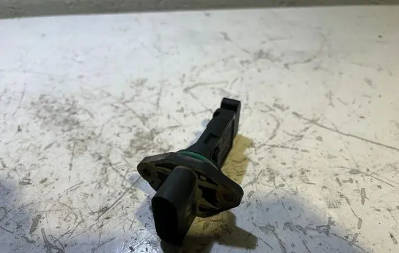 Volkswagen Golf IV Mass air flow meter F00C2G2027 283281D