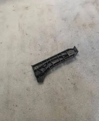Audi A6 S6 C5 4B Front bumper mounting bracket 4B0807284