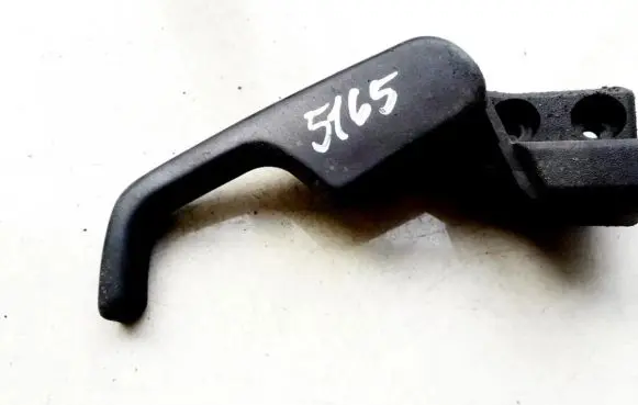 Volkswagen PASSAT B4 Engine bonnet (hood) release handle 3A1823533