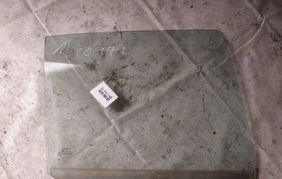 Toyota Yaris Rear door window glass as2