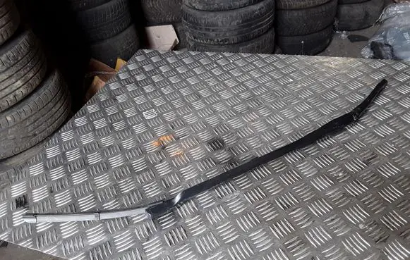 BMW 5 G30 G31 Front wiper blade arm 15272310