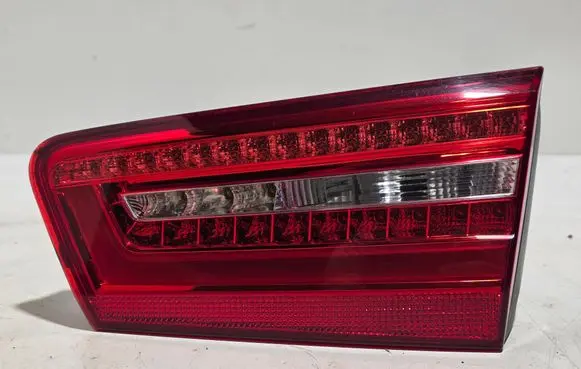 Tailgate rear/tail lights