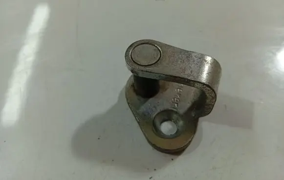 Peugeot 307 Front door lock loop/hook striker 
