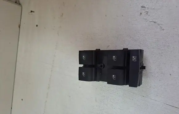 Opel Mokka Electric window control switch 13305009