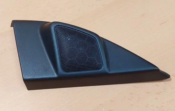 Front door high frequency speaker