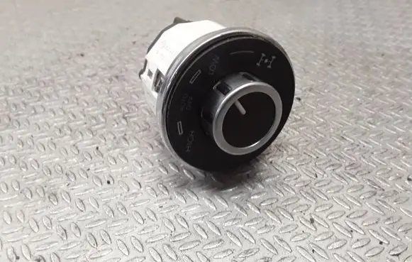 Volkswagen Touareg I Differential lock switch 7L6941435R 32210101
