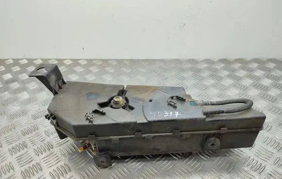 Citroen C4 Grand Picasso AdBlue liquid reservoir 