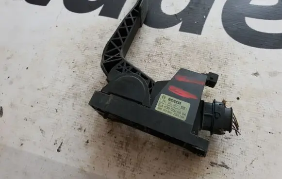Mercedes-Benz Vito Viano W639 Accelerator throttle pedal A6393000604 6393000604