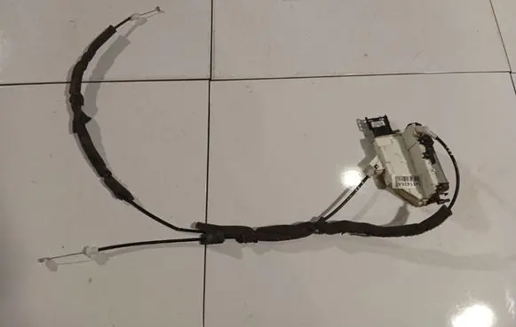 Citroen Berlingo Rear door lock 828414