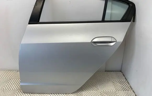 Honda Insight Rear door