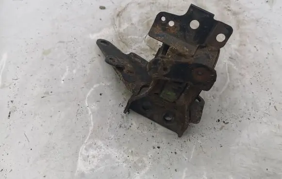 Toyota Corolla Verso AR10 Engine mounting bracket NOCODE