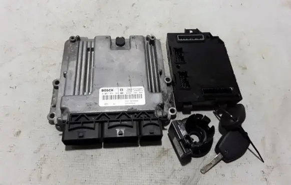 Opel Vivaro Engine ECU kit and lock set 