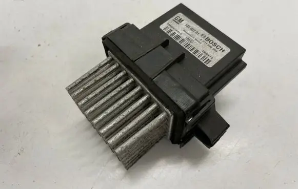 Opel Astra J Heater blower fan relay 13503201