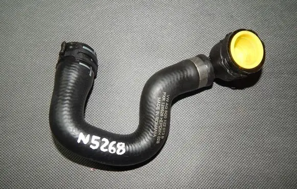 Volkswagen Golf VII Engine coolant pipe/hose 5Q0122073B