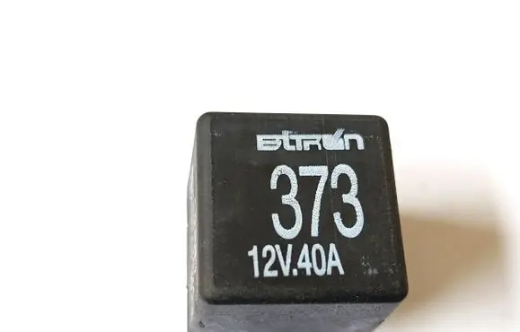 Volkswagen PASSAT B5.5 Other relay 8D0951253A