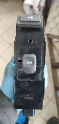 Volvo S60 Electric window control switch 8682950 01W51E