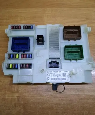 Volvo S60 Fuse module 31343677AA 31343677