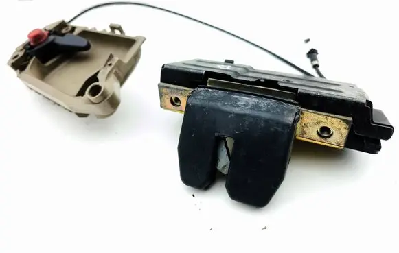 Tailgate/trunk/boot lock/catch/latch