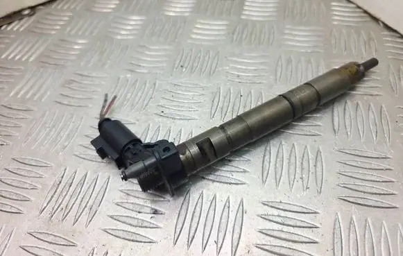 Audi A4 S4 B8 8K Fuel injector 03L130277