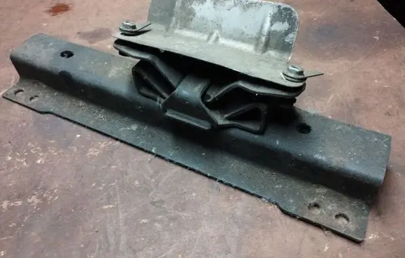 Dodge Durango II Engine mount bracket