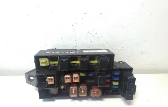 Subaru Impreza II Fuse module 82231FE000 82231FE00044 304004