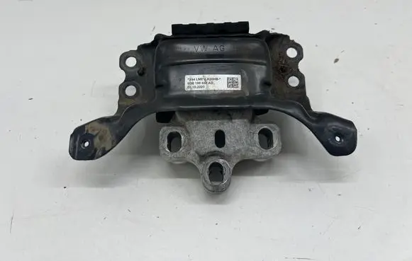 Skoda Octavia Mk4 Engine mount bracket 5Q0199555AD