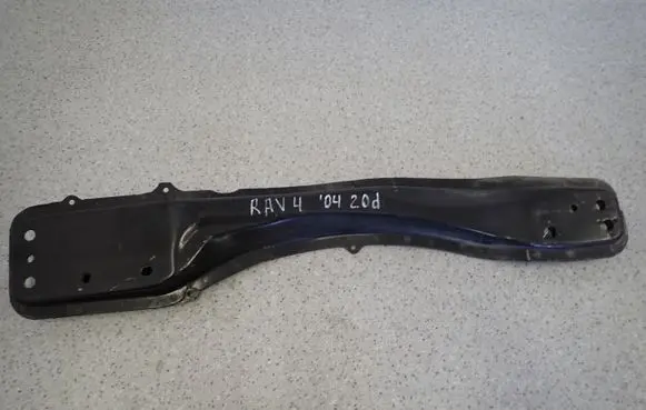 Toyota RAV 4 (XA20) Engine mounting bracket