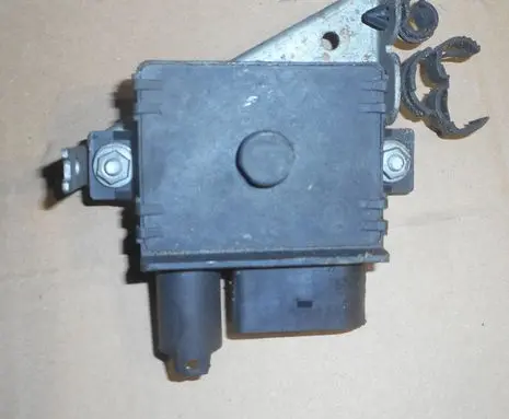 BMW 3 E46 Glow plug pre-heat relay 7786821