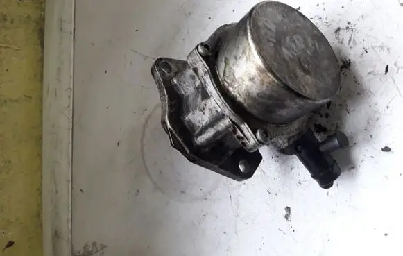 Renault Kangoo II Vacuum pump