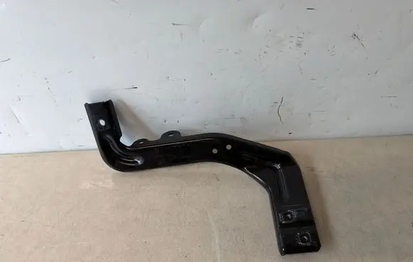 Mercedes-Benz GLE W167 Front bumper mounting bracket A1676265200