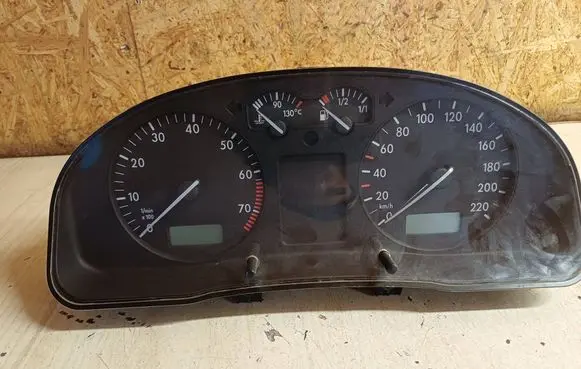 Volkswagen PASSAT B5 Speedometer (instrument cluster) 09051940090