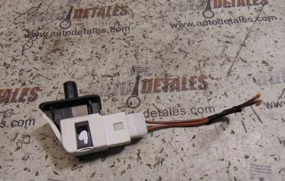 Mercedes-Benz E W211 Front door sensor 2028209410