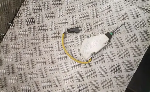 Fuel tank cap lock motor