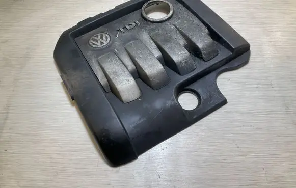 Volkswagen Golf V Engine cover (trim) 03G103925BR