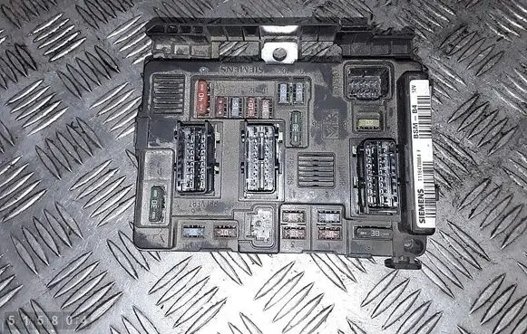 Citroen C3 Fuse module 9643498780