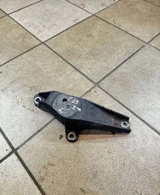 BMW 5 E39 Engine mounting bracket 1096079