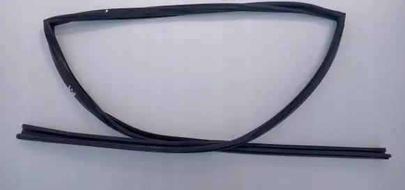 Mitsubishi Pajero Sport II Rubber seal rear door window/glass 