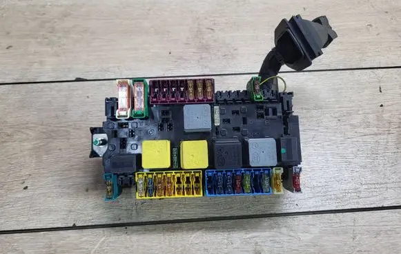 Mercedes-Benz B W246 W242 Fuse module