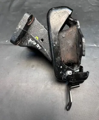 Toyota Hilux VIII Engine mount bracket 851LH 56802 123610L021
