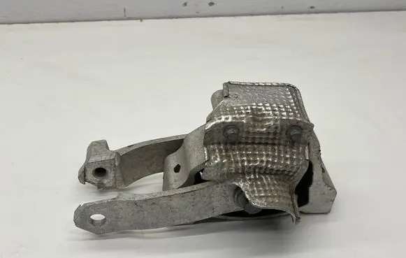 Land Rover Discovery Sport Engine mount bracket K8D26H051AA
