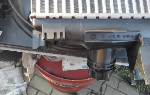 Renault Clio IV Intercooler radiator 144965154R 144619501A