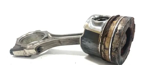 Toyota Avensis T270 Piston with connecting rod 9DA06379