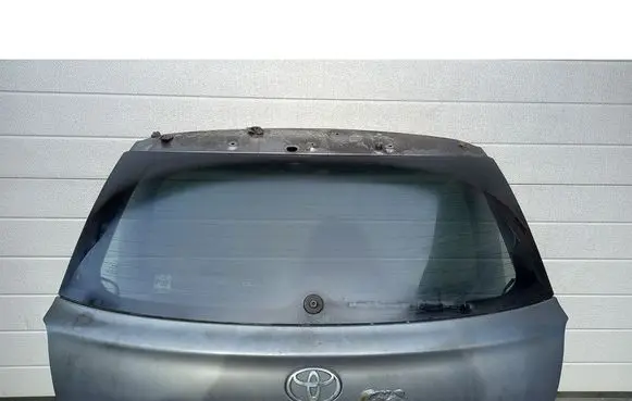Toyota Avensis Verso Front vent window/glass (coupe)