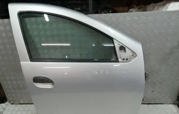 Dacia Sandero Front door