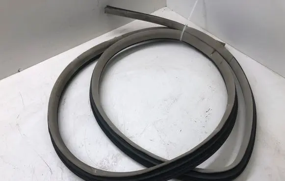 Chrysler 300 - 300C Front door rubber seal