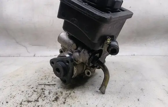 BMW 3 E46 Power steering pump 7692974519